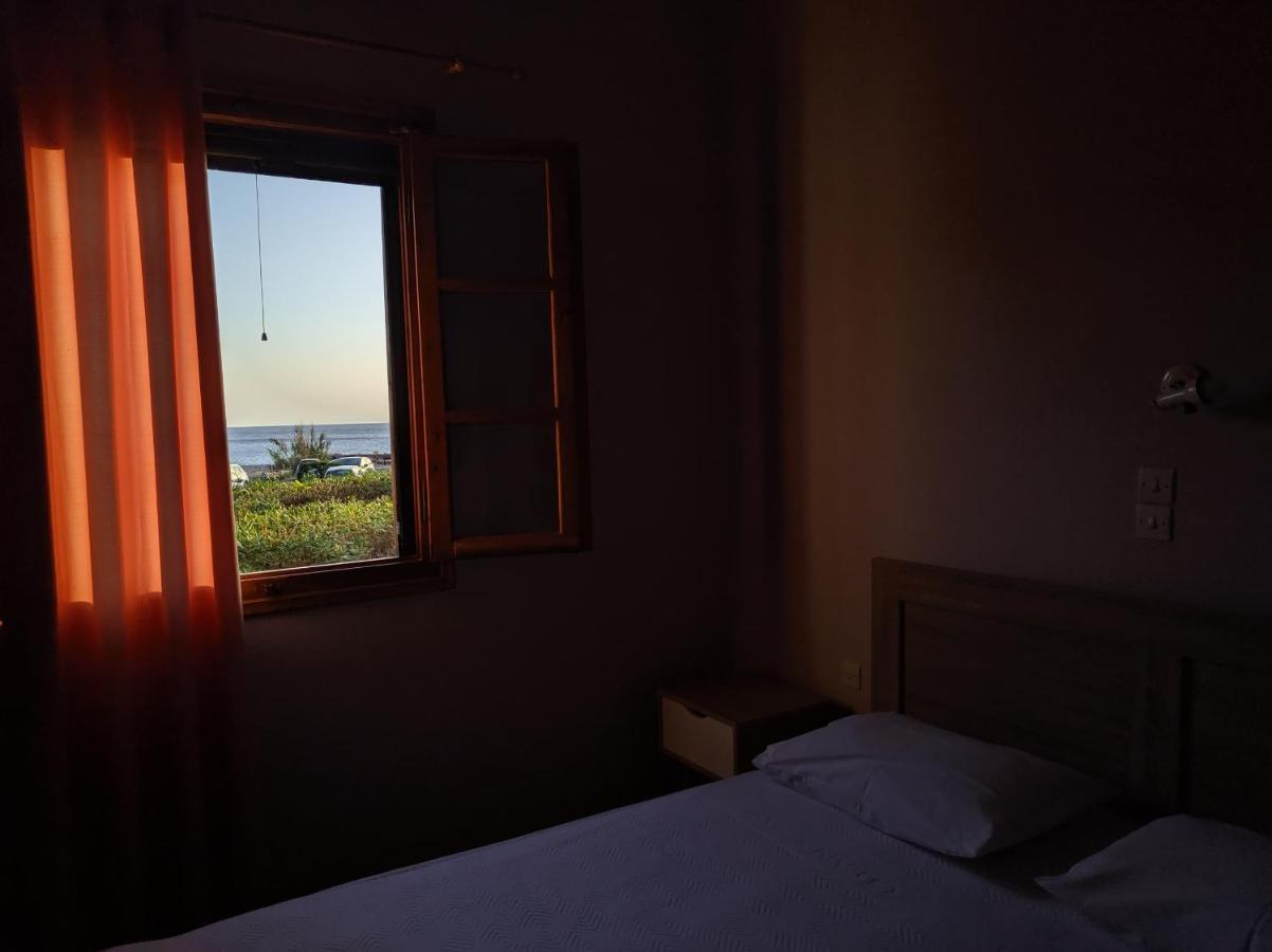 Tramonto Nel Delfini Leilighet Kini Eksteriør bilde