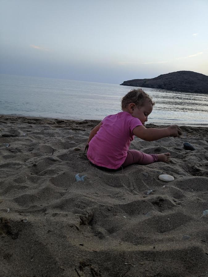 Tramonto Nel Delfini Leilighet Kini Eksteriør bilde