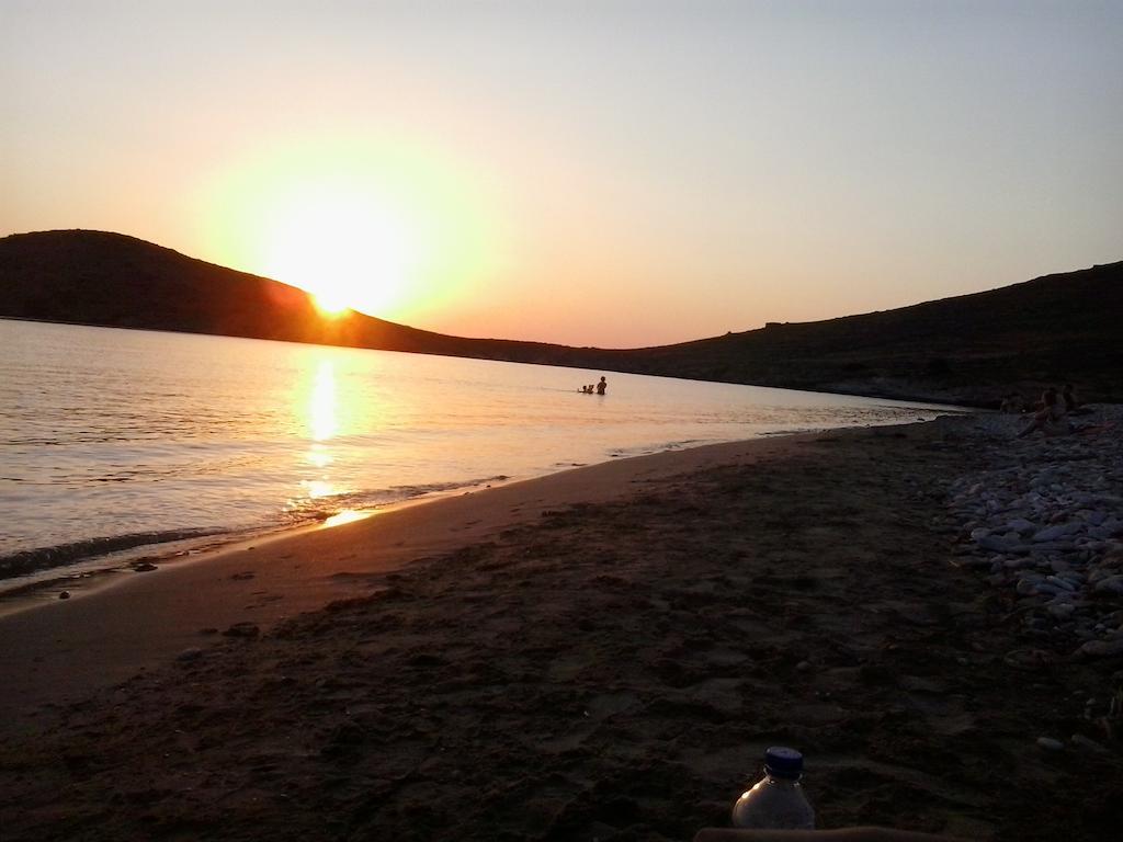 Tramonto Nel Delfini Leilighet Kini Eksteriør bilde