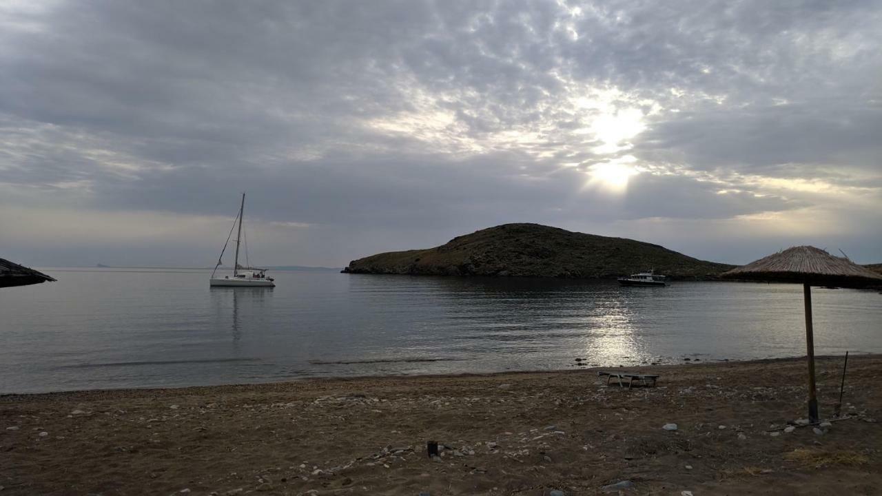 Tramonto Nel Delfini Leilighet Kini Eksteriør bilde